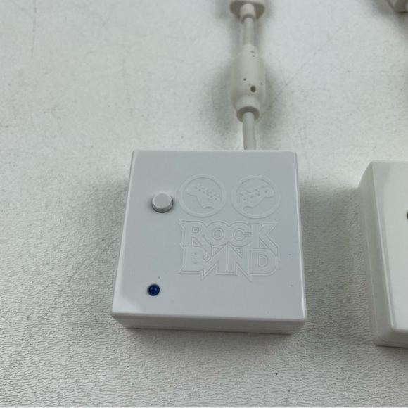 Rock Band Wii Dongle VFRWGTSELEA1B for Fender Stratocaster **TESTED WORKS** TWO - Picture 2 of 4